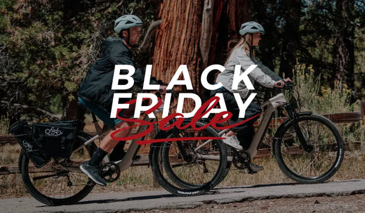 Pewna para wybrała się na przejażdżkę na rowerach elektrycznych Fiido Nomad.